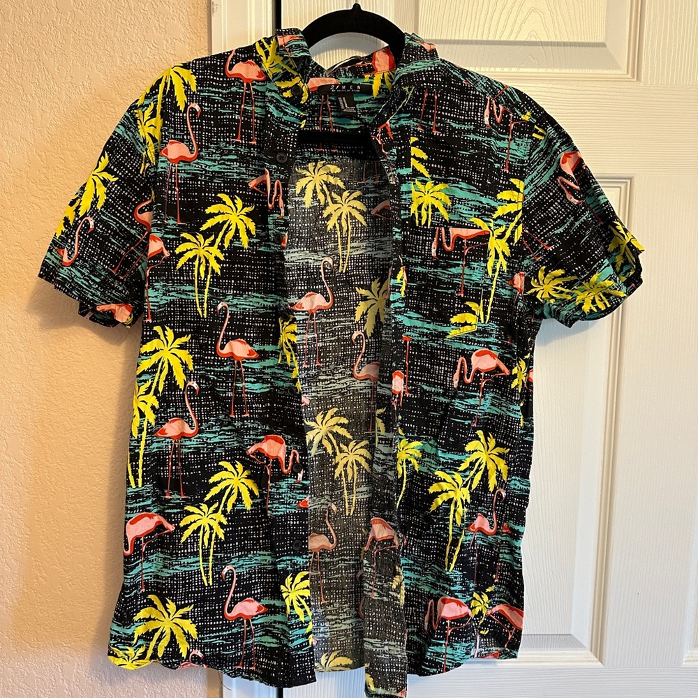 5 for $40. Bundle & Save! Men’s Hawaiian Button Down, Size M